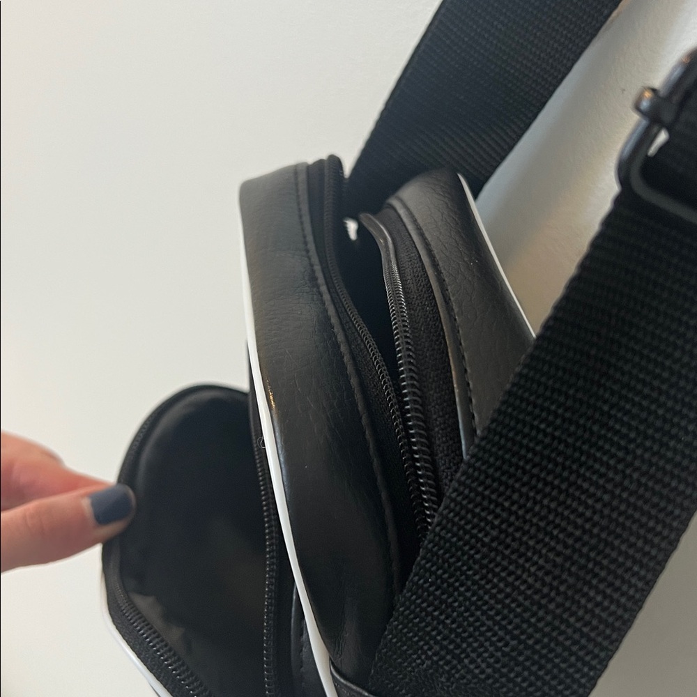 Adidas Crossbody Pouch - Picture 5 of 10
